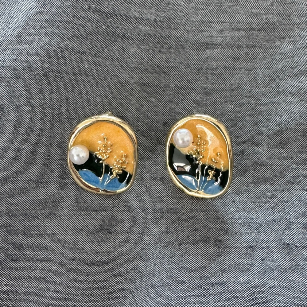 Floral Pattern Earring Style 1